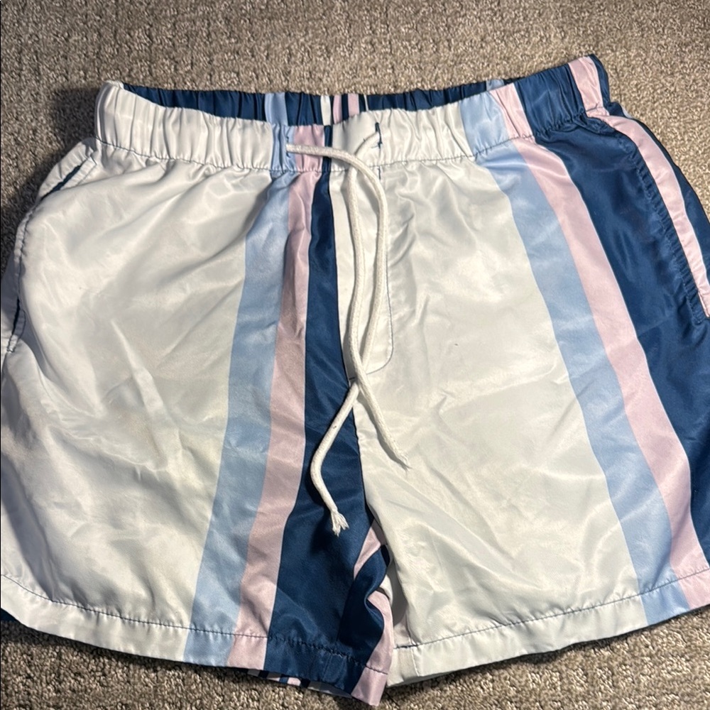 Men’s striped shorts